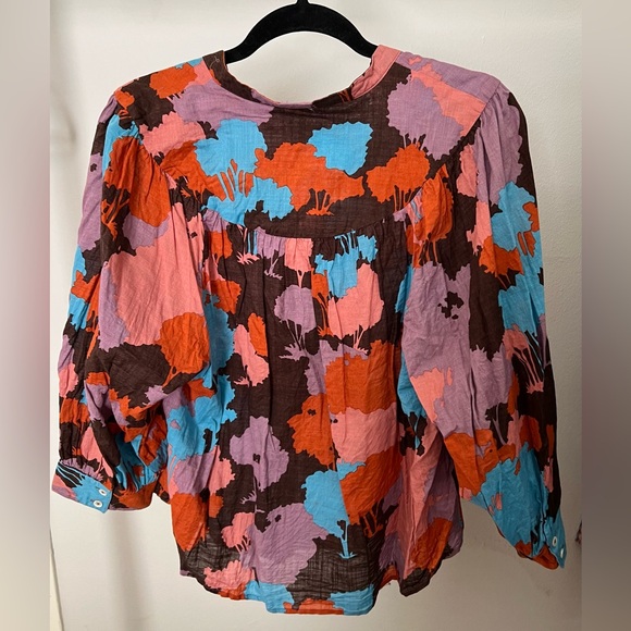 Peasant style blouse with 3/4” bell-sleeves - Picture 2 of 3